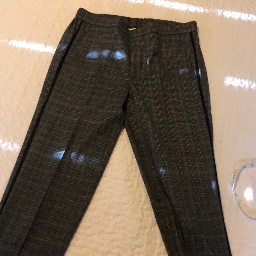 Mid-Rise Pull on pants